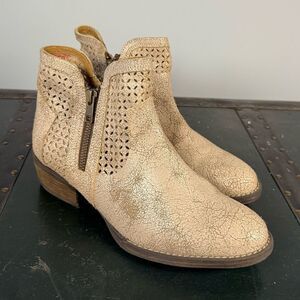 Corkys Girl Women's Cream Leather Distressed Side Zip Bovina Ankle Booties Sz 8